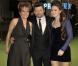 Andy Serkis avec sa femme et sa fille lors de l'avant-première royale de The Hobbit le 12 décembre 2012 à l'Odeon Leicester Square.
