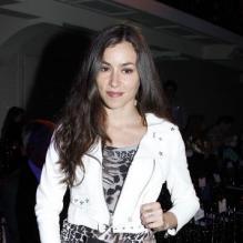 Olivia Ruiz lors du défilé de haute couture de Jean-Paul Gaultier à Paris le 6 juillet 2011.