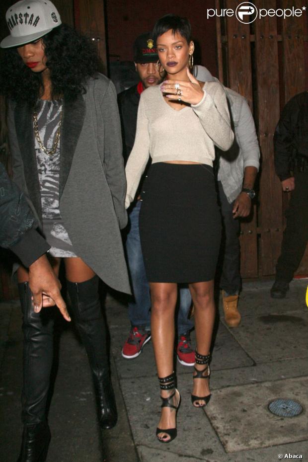 Rihanna devant le club Las Palmas à Los Angeles, le 14 décembre.