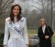 Marine Lorphelin, Miss France 2013, aux côtés de Sylvie Tellier, lors de son retour dans sa ville natale, Charnay-les-Macon en Bourgogne, le 19 décembre 2012