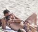 Jamie Hince ne peut s'empêcher de photographier sa belle Kate Moss alors qu'il se détendent sur une plage à Saint-Barthélémy le 19 decembre 2012