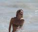 Kate Moss joue la sirène sur une plage à Saint-Barthélémy le 19 decembre
