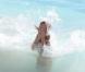 Kate Moss et Jamie Hince se détendent sur une plage à Saint-Barthélémy le 19 decembre 2012