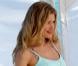 Doutzen Kroes en pleine séance photo sur une plage à Saint-Barthélemy, le 15 décembre 2012.