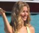 Doutzen Kroes en pleine séance photo sur une plage à Saint-Barthélemy, le 15 décembre 2012.