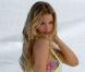 Doutzen Kroes en pleine séance photo sur une plage à Saint-Barthélemy, le 15 décembre 2012.
