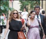 Jenifer Lopez et sa soeur Lynda : shopping à milan