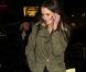 Katie Holmes grand sourire au téléphone à Broadway (New York), le 29 décembre 2012.