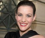 Liv Tyler et sa soeur Chelsea arrivent au défilé Givenchy