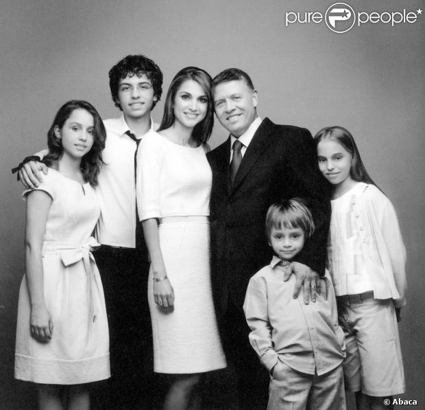 CASA REAL JORDANA - Página 66 1019056-jordan-royal-family-s-new-year-card-for-620x0-1