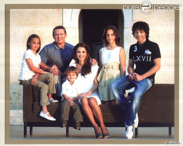 CASA REAL JORDANA - Página 66 1019058-jordan-royal-family-s-new-year-card-for-620x0-1