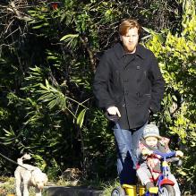 L'acteur Ewan McGregor se promène avec sa quatrième fille Anouk. Photo prise à Los Angeles, le 16 janvier 2013.