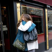 Florence Cassez et l'animatrice Melissa Theuriau se sont rencontrées au restaurant "La Grande Armée" a Paris, le 25 janvier 2013