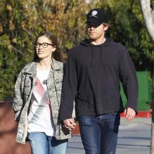 Michael C. Hall et Morgan Macgregor se promènent dans le quartier de West Hollywood, à Los Angeles, le 26 janvier 2013.