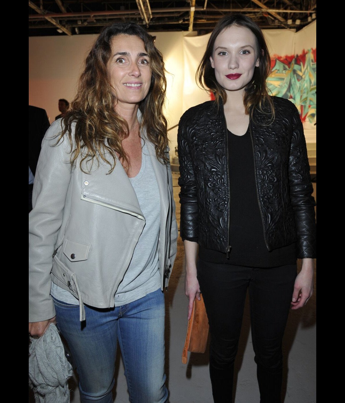 Vidéo Mademoiselle Agnes Ana Girardot à la soirée Make Up For Ever au Palais de Tokyo à Paris