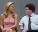 Bar Refaeli, sexy pour le Super Bowl : le top emballe un geek
