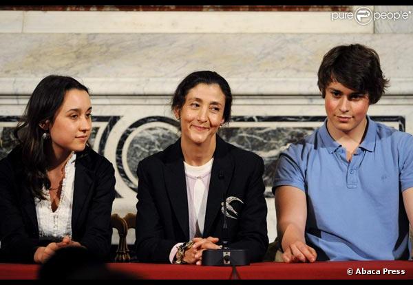 Ingrid Betancourt, interviewée et en famille
