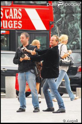 Benoit Poelvoorde s'attaque à un photographe pour rire !