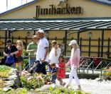  Elin Nordegren, ex-épouse de Tiger Woods, avec leurs enfants Sam et Charlie le 9 juillet 2012 à Stockholm. 