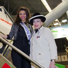 Miss Prestige National, Auline Grac et Geneviève de Fontenay de passage sur l'espace dédié aux cultures des céréales au Salon International de l'Agriculture 2013.