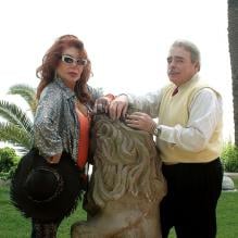 <p><span style="font-size: 12px;">EXCLUSIF - Jackie Stallone et son mari Stephen Levine dans leur maison de Malibu le 2 avril 2005</span></p>