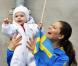 Princesse Estelle : Fervente supportrice dans les bras de sa maman Victoria