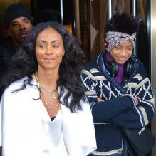 Jada Pinkett Smith lumineuse et sa fille Willow en petite forme quittent leur hôtel à New York. Le 26 février 2013.