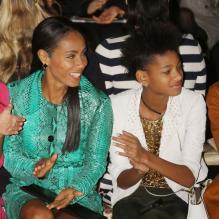 Jada Pinkett et Willow Smith assistent au défilé automne-hiver 2013 de Michael Kors à New York. Le 13 février 2013.
