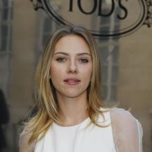 Scarlett Johansson à l'ambassade d'Italie à Paris pendant la Fashion Week, le 01 Octobre 2012.