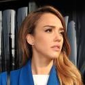 Fashion Week : Jessica Alba, ravissante et matinale pour le défilé Kenzo