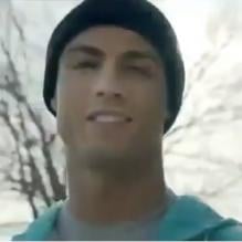 Cristiano Ronaldo heureux avec la Banco Espirito Santo pour leur dernière campagne de pub