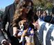 Khloe Kardashian amincie et en pleine séance shopping à West Hollywood, le 13 mars 2013.