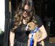 Khloe Kardashian amincie et en pleine séance shopping à West Hollywood, le 13 mars 2013.