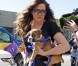 Khloe Kardashian amincie et en pleine séance shopping à West Hollywood, le 13 mars 2013.