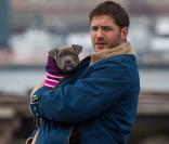Tom Hardy : Avec Noomi Rapace, ils en pincent pour un irrésistible chiot