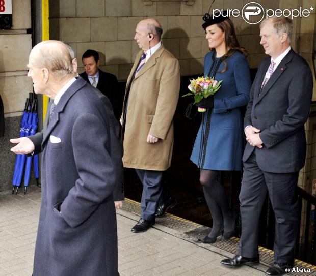 CASA REAL BRITÁNICA - Página 80 1081880-the-duchess-of-cambridge-arrives-by-620x0-1