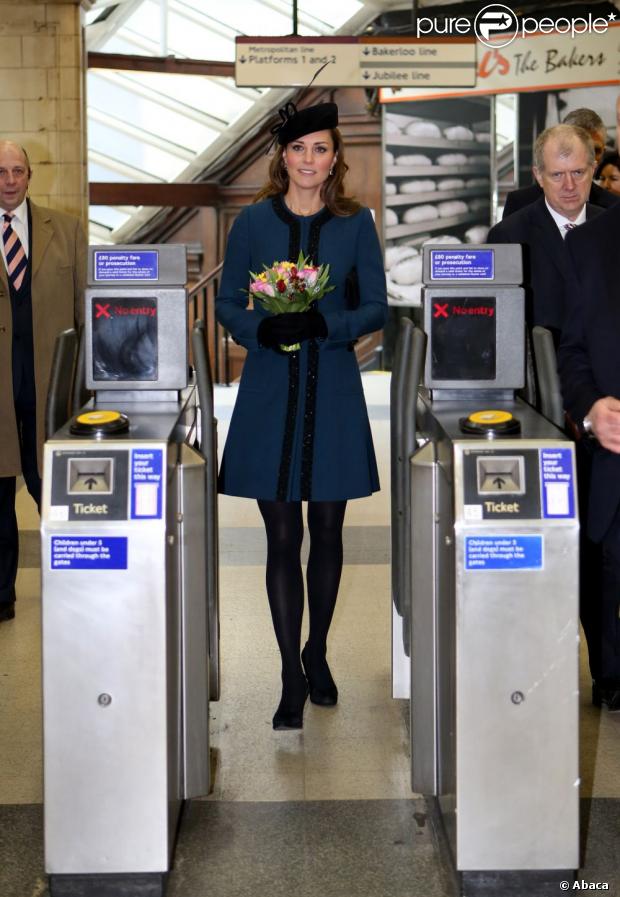 CASA REAL BRITÁNICA - Página 80 1081887-the-duchess-of-cambridge-during-a-visit-620x0-1