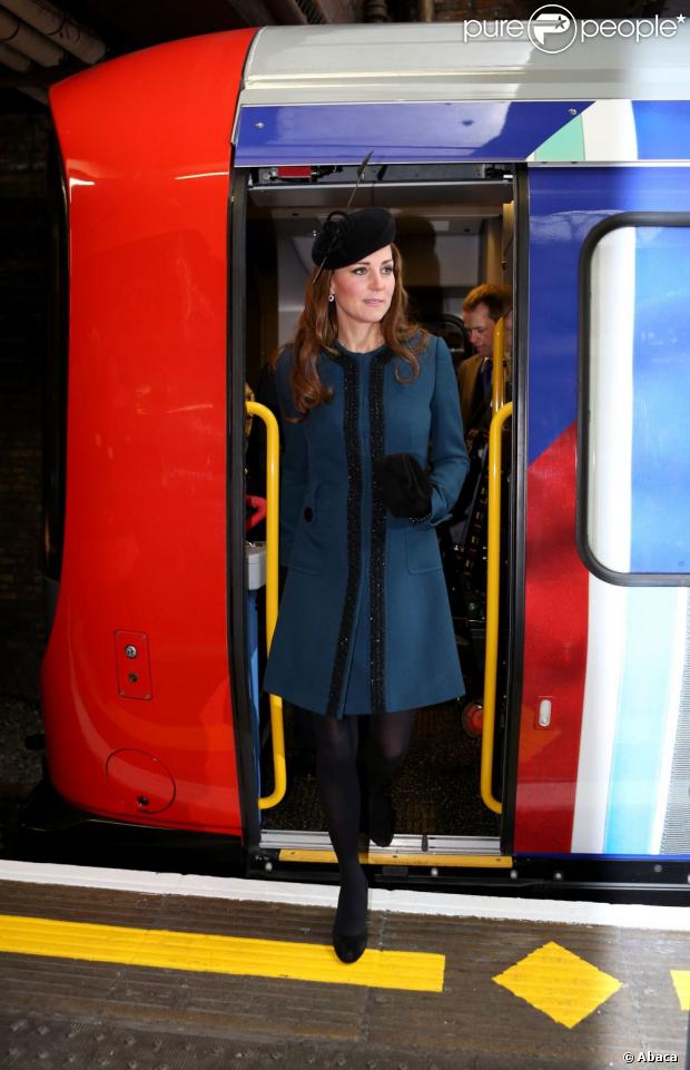 CASA REAL BRITÁNICA - Página 80 1081889-the-duchess-of-cambridge-during-a-visit-620x0-1