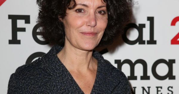 Caroline tresca, Ouverture