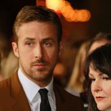 Ryan Gosling et sa mère Donna Gosling lors de la première de Gangster Squad à Hollywood, le 7 janvier 2013.