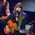 Carla Bruni ravissante avec Lana Del Rey... loin de son homme en pleine tempête