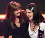 Carla Bruni ravissante avec Lana Del Rey... loin de son homme en pleine tempête
