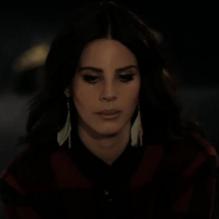 Lana Del Rey mélancolique dans son nouveau clip, Chelsea Hotel N°2, dévoilé sur YouTube le 27 mars 2013.
