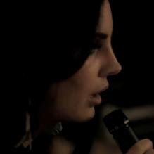 Lana Del Rey a dévoilé son nouveau clip, Chelsea Hotel N°2, sur YouTube le 27 mars 2013.