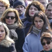Elsa Zylberstein, Philippine Leroy-Beaulieu, Valérie Trierweiler, Aurélie Filippetti - Obsèques de l'écrivain et éditeur Jean-Marc Roberts au cimetière Montmartre à Paris le 29 mars 2013.