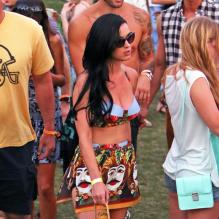 Katy Perry super glamour en bikini à Coachella 2013.