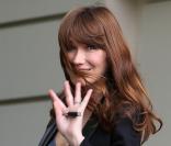Carla Bruni : ''Cela me plaît d'être la dame de mon homme''