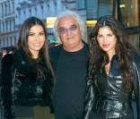 Flavio Briatore encadré de sa belle Elisabetta Gregoraci et d'une brune piquante