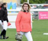 Sophie Tapie et Guillaume Canet jumpent à Chantilly, devant Marion Cotillard