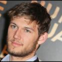 Gus Van Sant : Prêt à érotiser Alex Pettyfer pour Fifty Shades of Grey ?